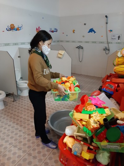 Tập thể cán bộ, giáo viên, nhân viên tổng vệ sinh phòng chống dịch bệnh viêm đường hô hấp cấp Corona