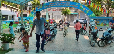 TRẺ ĐẾN TRƯỜNG CHUẨN BỊ NĂM HỌC MỚI