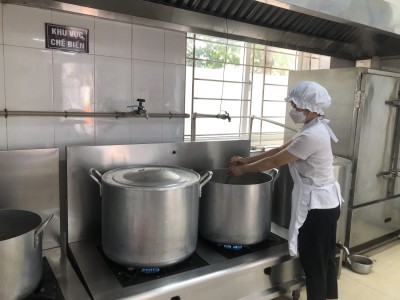 HOẠT ĐỘNG CHĂM SÓC- NUÔI DƯỠNG TRẺ Ở TRƯỜNG MẦM NON PHÚ LA