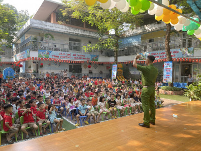 CÁC BÉ TRƯỜNG MẦM NON PHÚ LA HÀO HỨNG THAM GIA NGÀY TUYÊN TRUYỀN PHỔ BIẾN PHÁP LUẬT, HƯỚNG DẪN KÝ NĂNG PHÒNG CHÁY CHỮA CHÁY VÀ CỨU NẠN CỨU HỘ