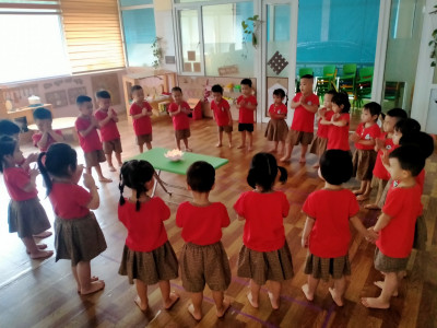 PHÚT MẶC NIỆM CÁC NẠN NHÂN TỬ VONG TRONG ĐÁM CHÁY  TẠI CHUNG CƯ MINI KHƯƠNG HẠ CỦA TRƯỜNG MẦM NON PHÚ LA