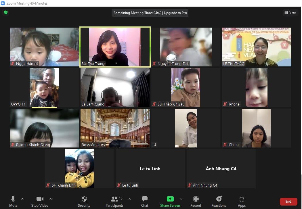 Cô và trò lớp mẫu giáo bé C4