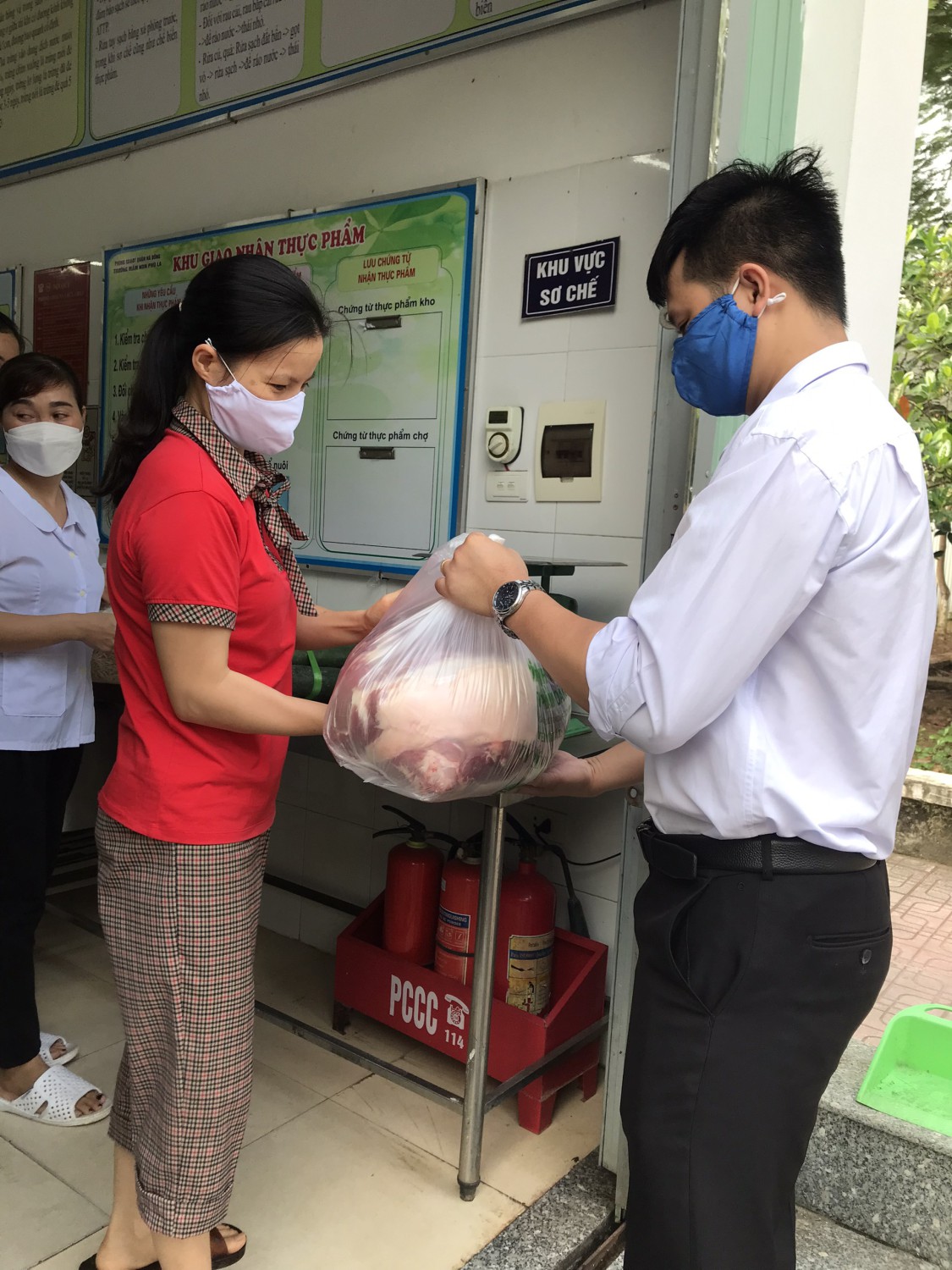 Nhận thực phẩm