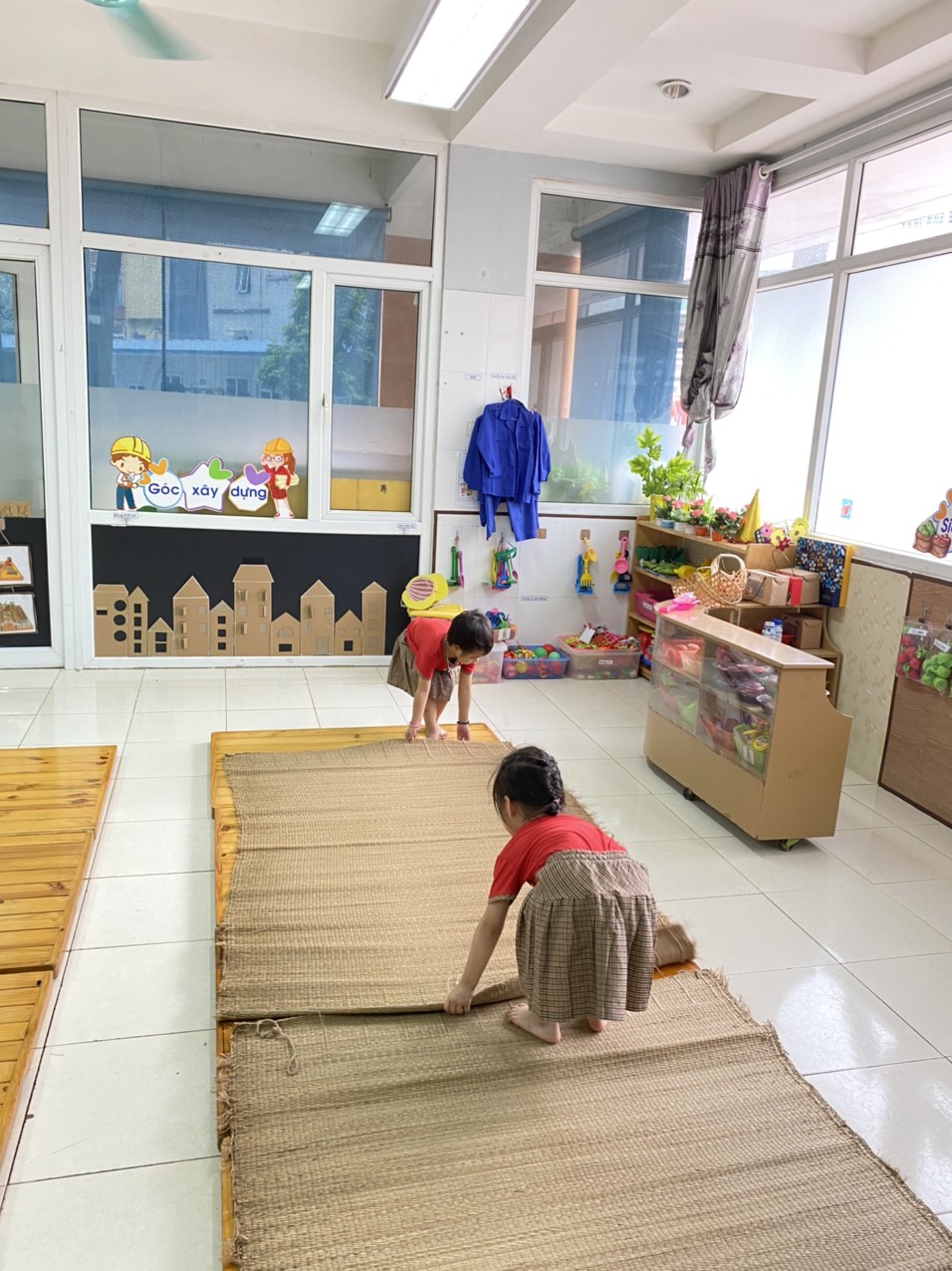 trải chiếu b2