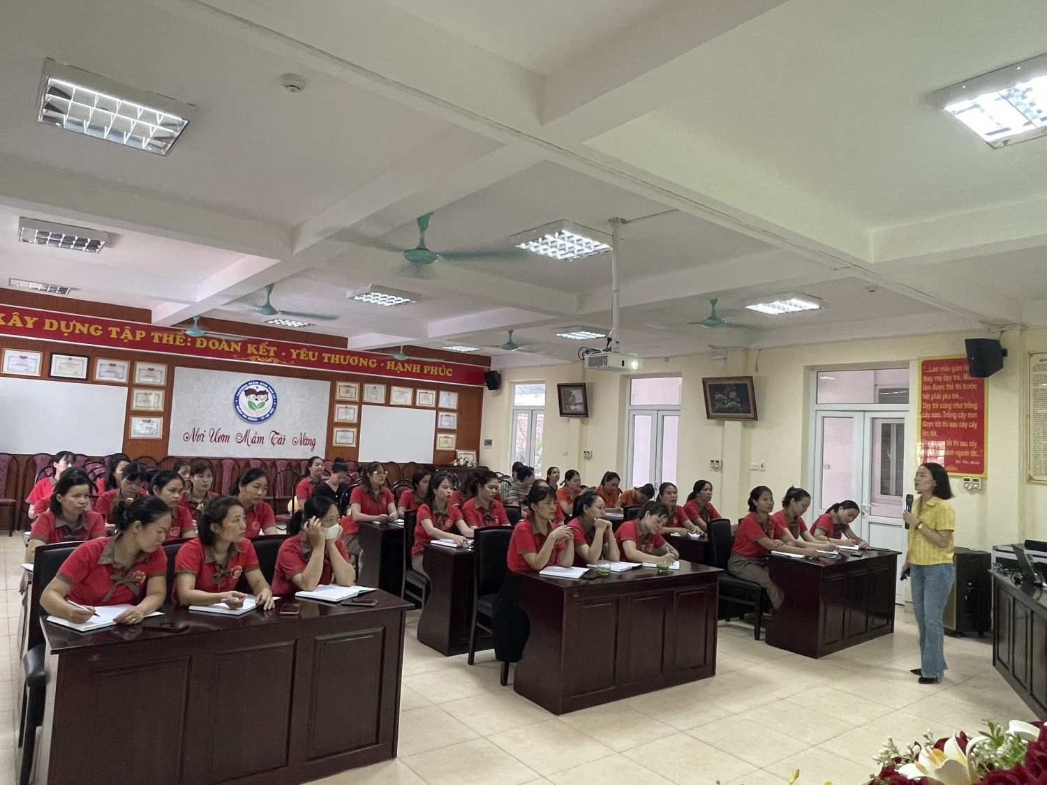 TRƯỜNG MẦM NON PHÚ LA BỒI DƯỠNG CHUYÊN MÔN CHO GIÁO VIÊN ĐẦU NĂM HỌC 2023-2024
