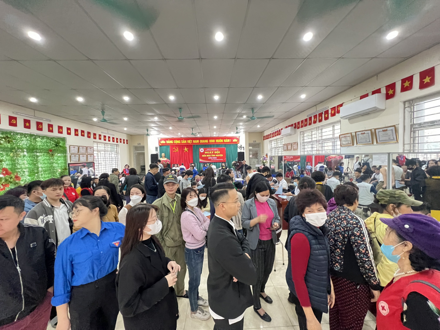 CBGVNV TRƯỜNG MẦM NON PHÚ LA TÍCH CỰC THAM GIA HOẠT ĐỘNG NHÂN ĐẠO "HIẾN MÁU TÌNH NGUYỆN NĂM 2024"